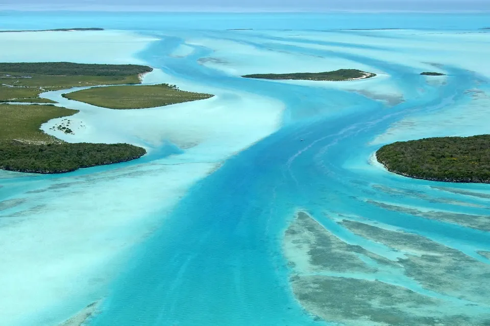 Bahamas Yacht Charter Guide: Islands, Routes & Top Stops