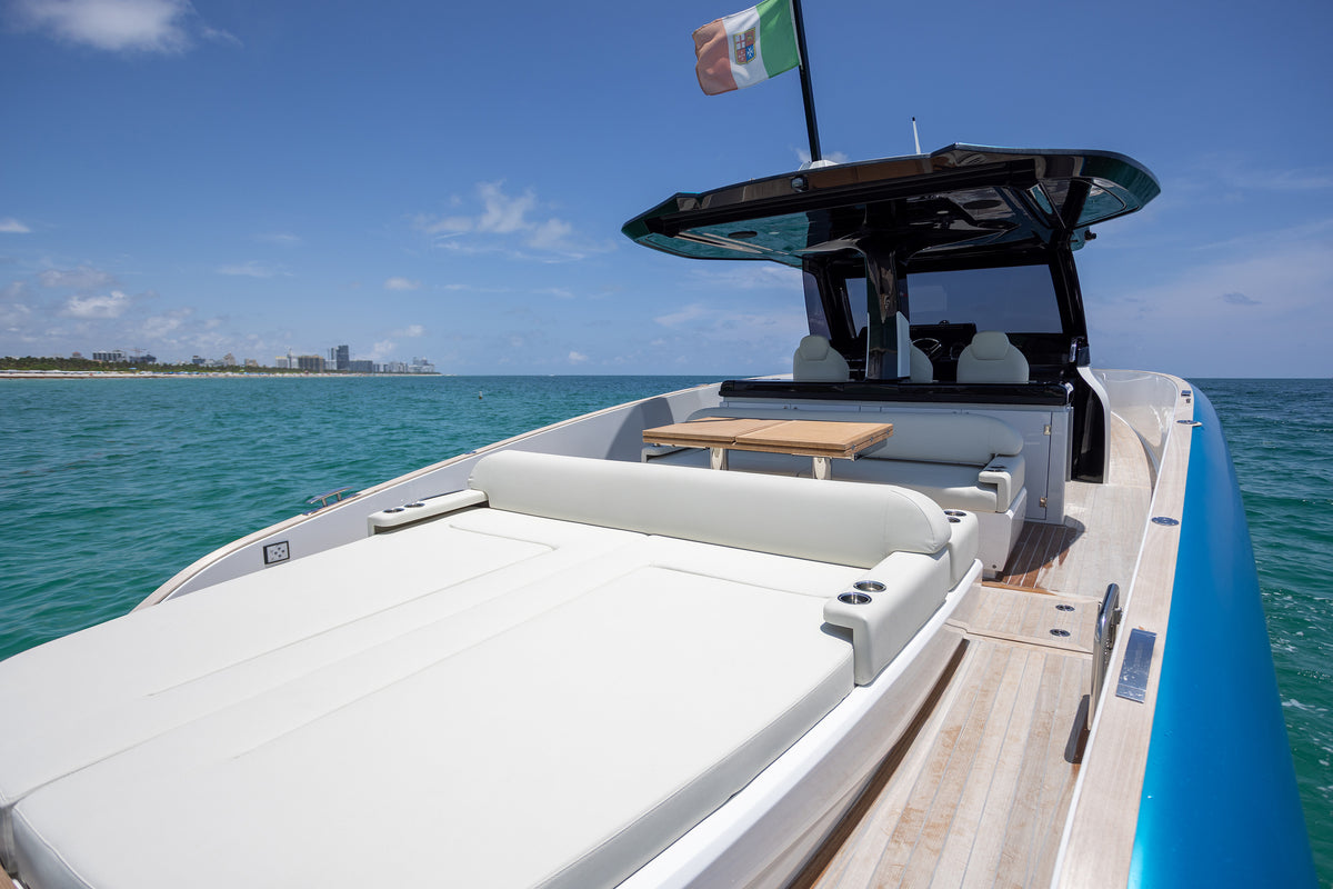 Large aft sun pad on the Solaris Power with the carbon T-top behind it