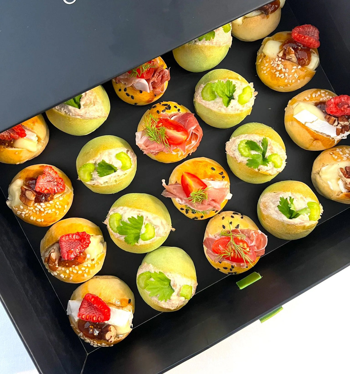 Mini Bun Sandwich | 6-8 Guests