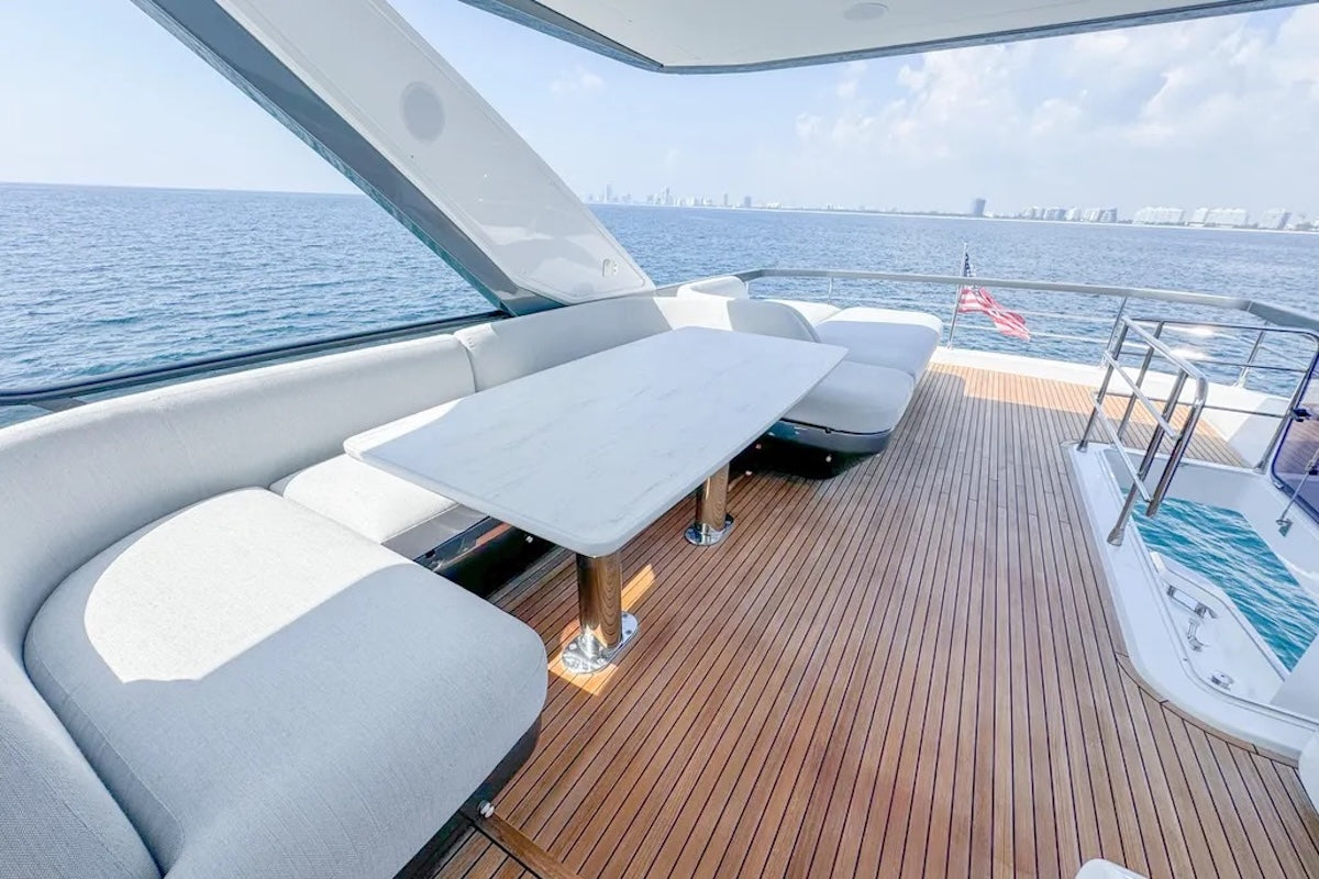 Azimut 70 pieds | Spysea