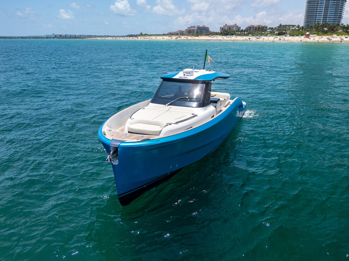Aerial of the Solaris Power Sport Turismo showing the bow sun pad and carbon T-top