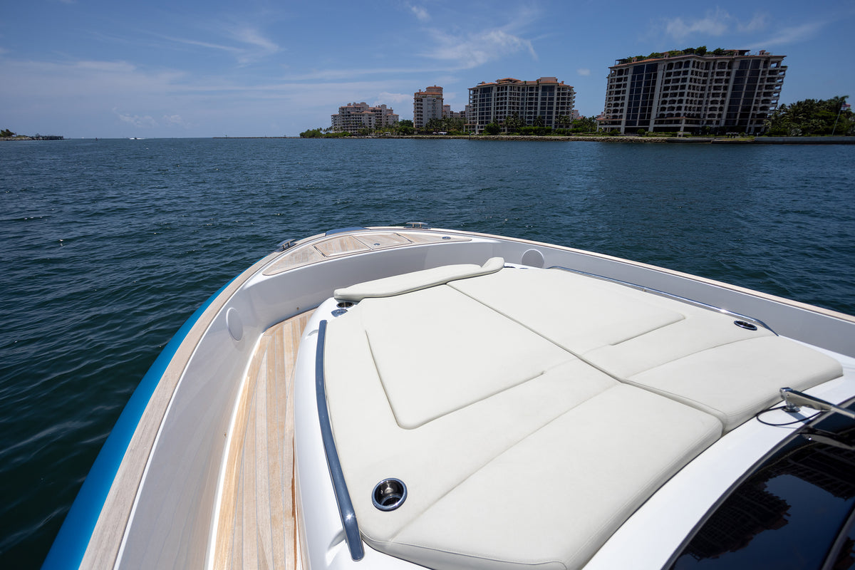 Cream bow lounge and teak side decks on the Solaris Power Sport Turismo