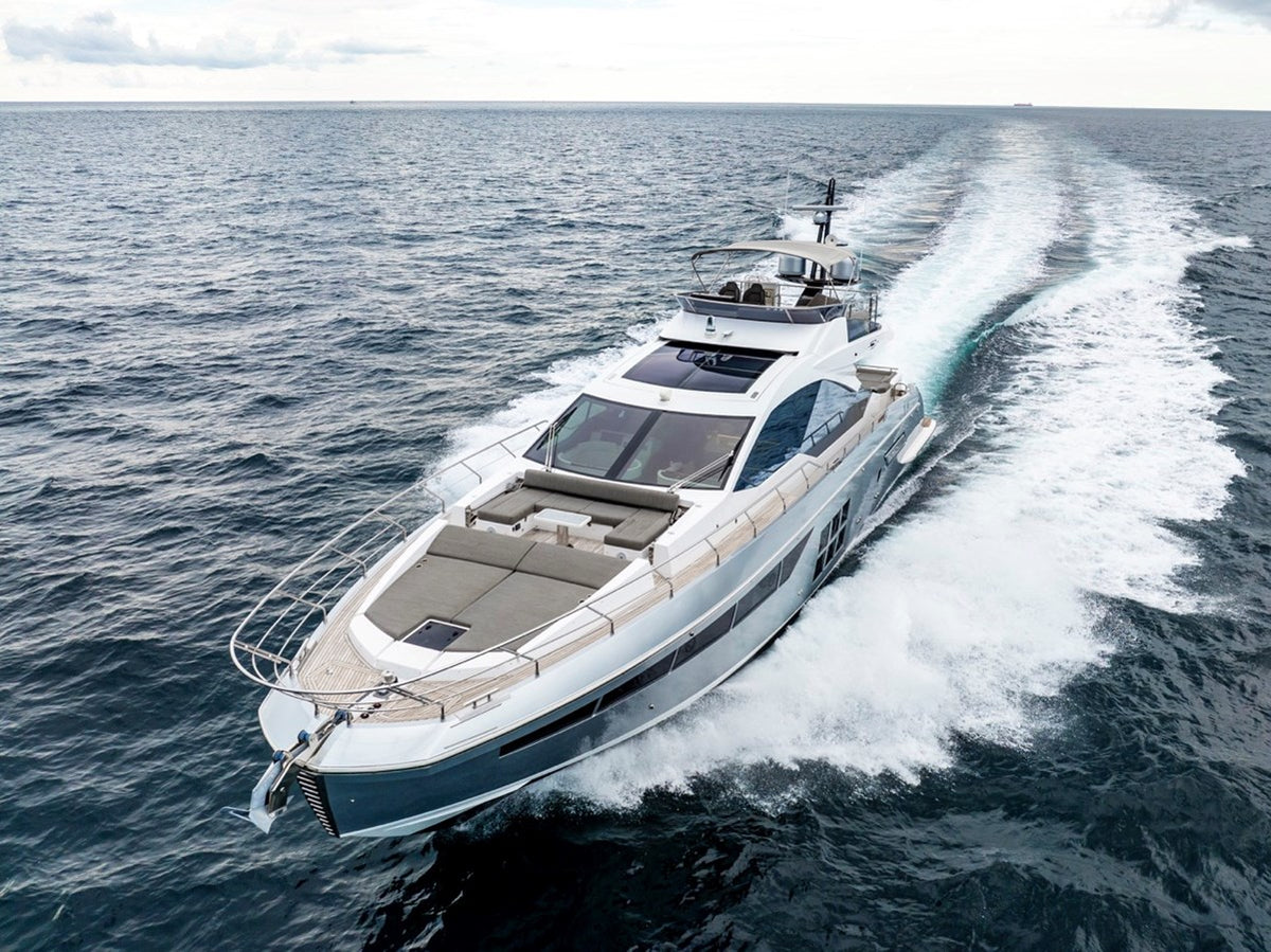 The 72ft Azimut Water You Doing carving a wake in open water